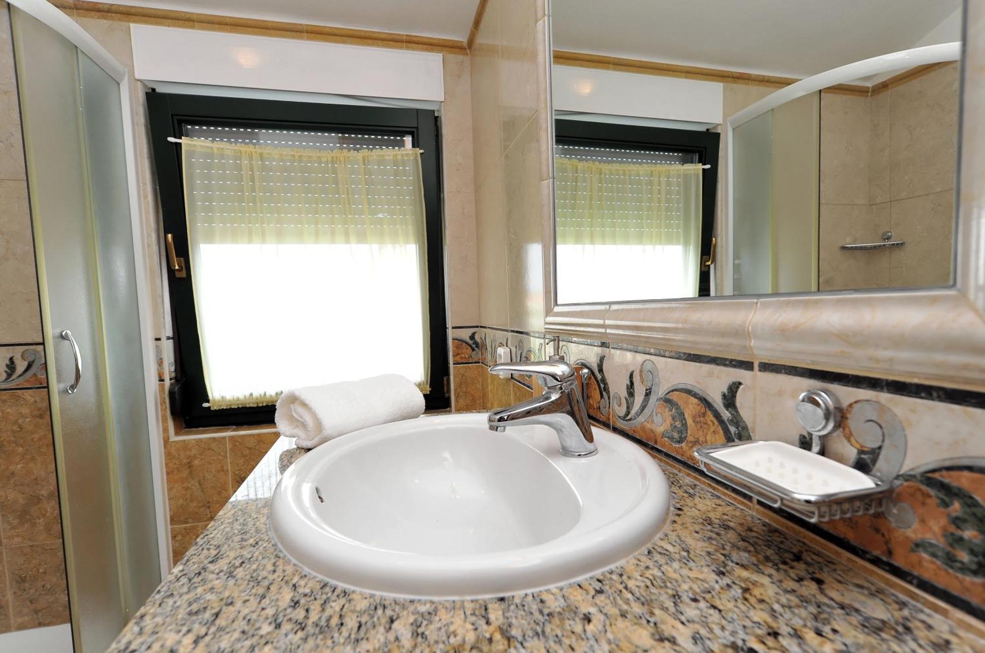 Eden Apartman *